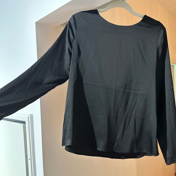 Dynamite open back long sleeve blouse - Picture 5 of 7